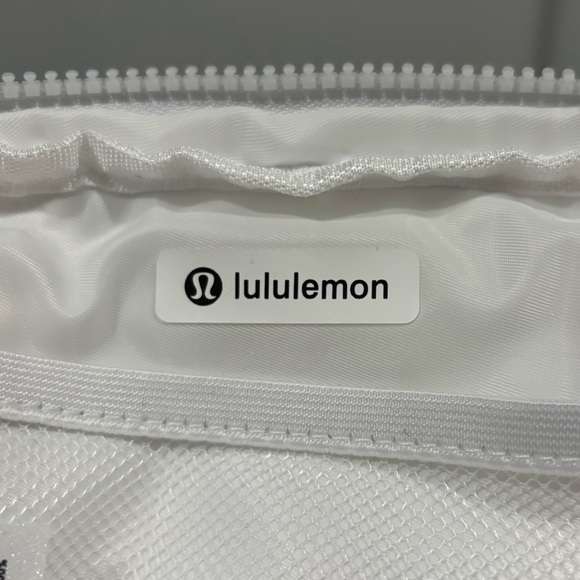 Lululemon Everywhere Belt Bag - Picture 8 of 11